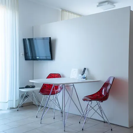 Aparthotel First 2*