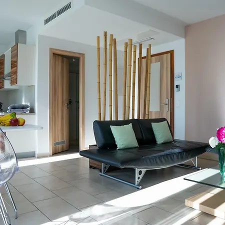 Aparthotel First
