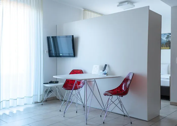 מלון דירות First 3*